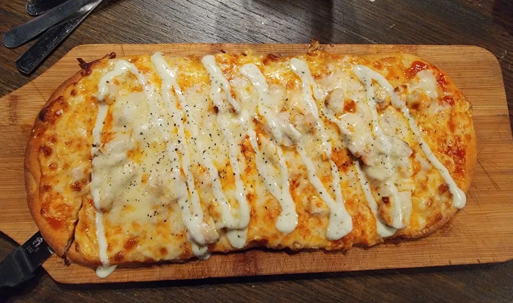 Buffalo Chicken Flatbread Pizza